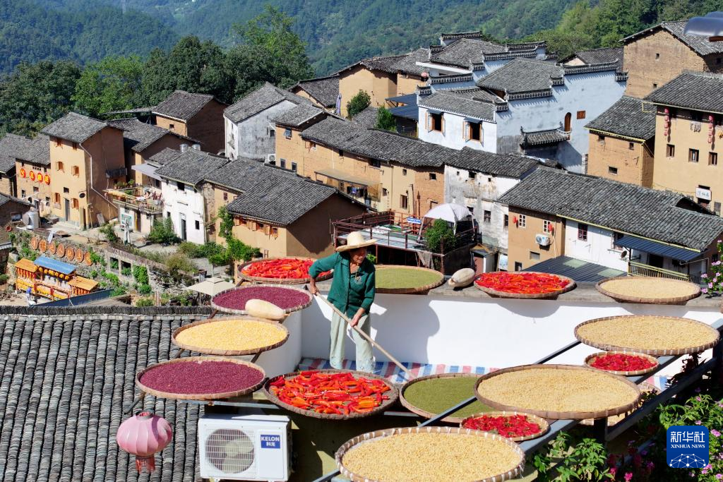 安徽歙县：土楼晒秋