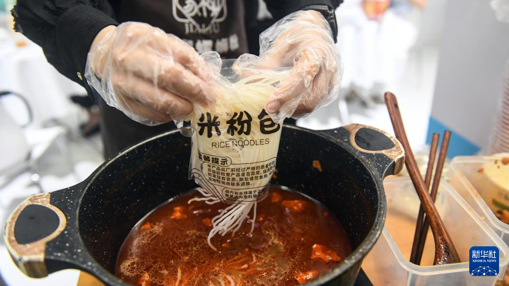 会里会外看东博会：一碗粉 销万里
