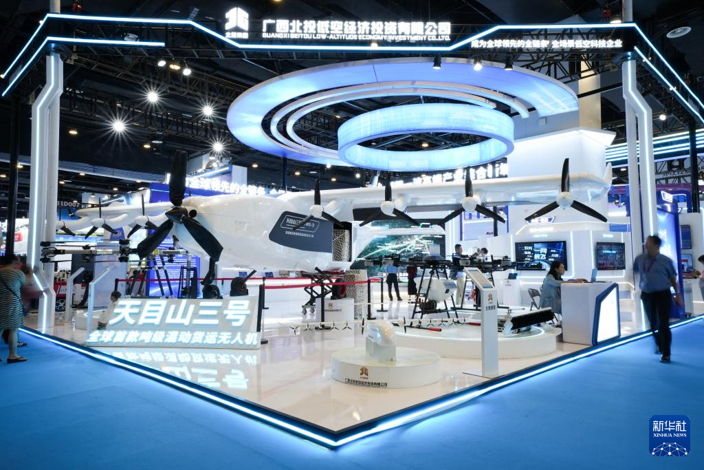 新科技产品“闪耀”东博会
