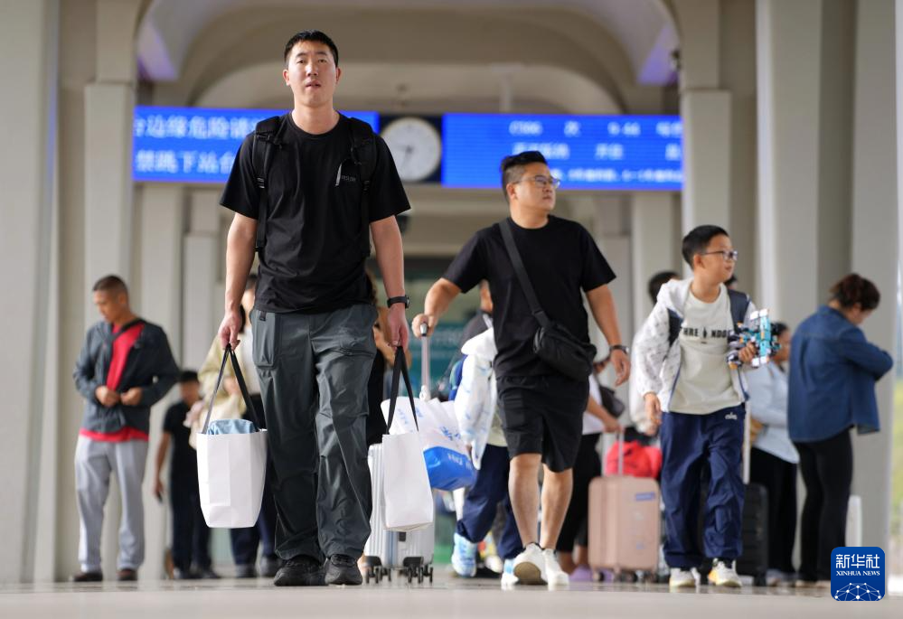 中老铁路开行旅客列车超8万列