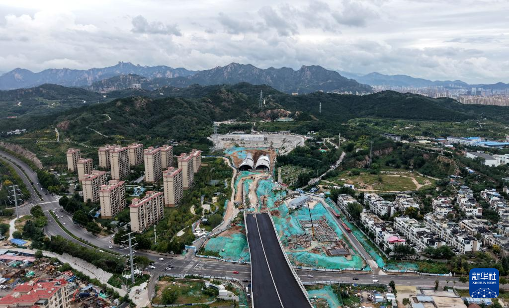 我国最大跨度断面市政交通隧道主体完工