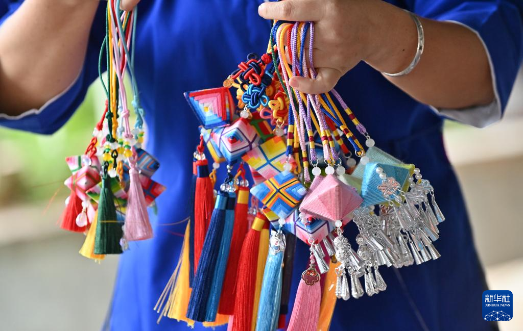 广西三江:绽放指尖的侗族吉祥花