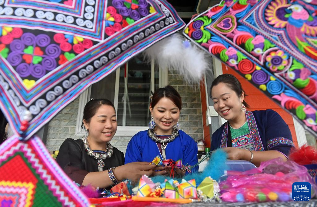 广西三江:绽放指尖的侗族吉祥花