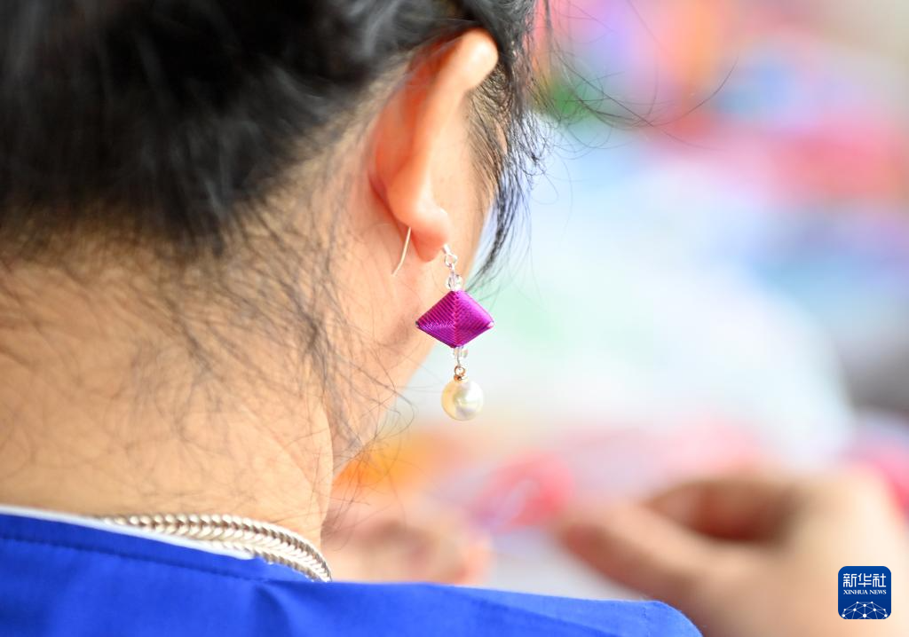 广西三江:绽放指尖的侗族吉祥花