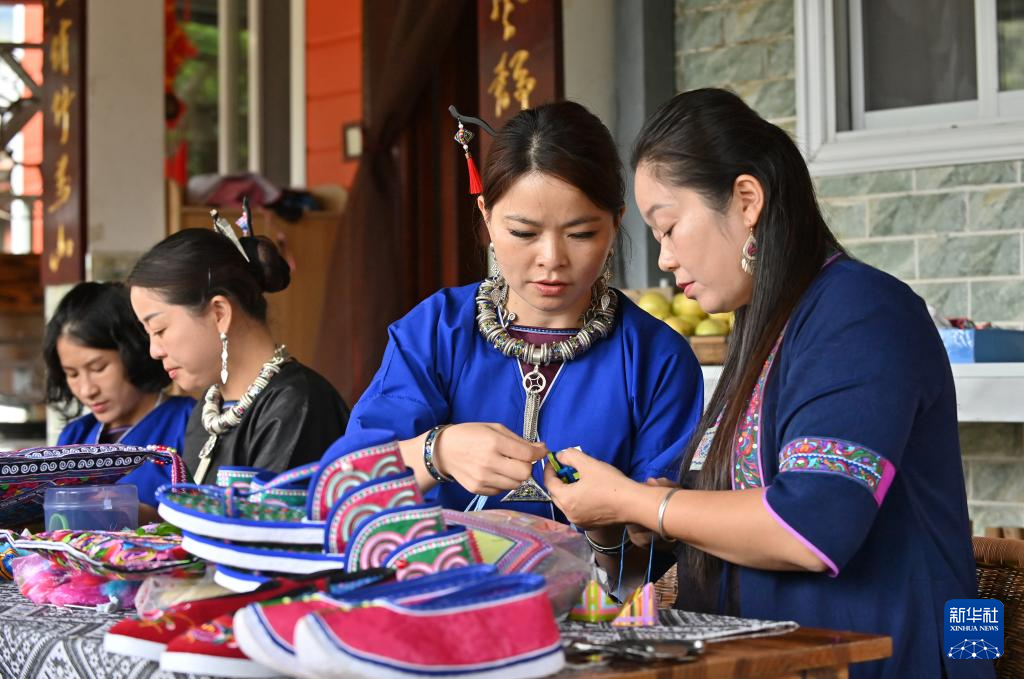 广西三江:绽放指尖的侗族吉祥花