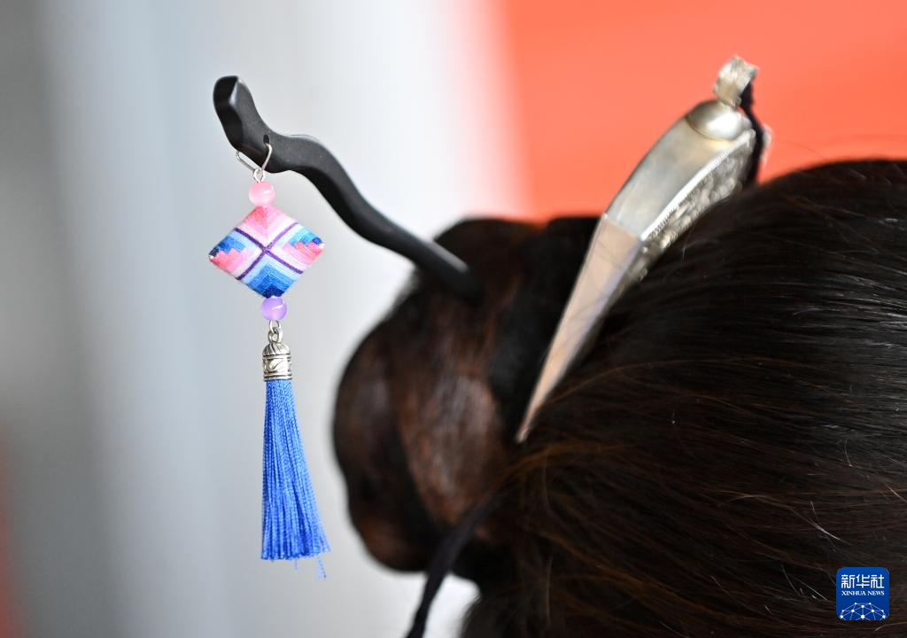 广西三江:绽放指尖的侗族吉祥花