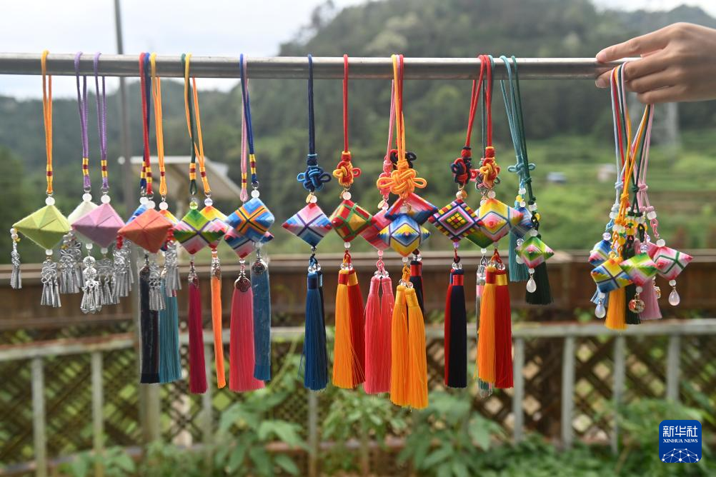 广西三江:绽放指尖的侗族吉祥花