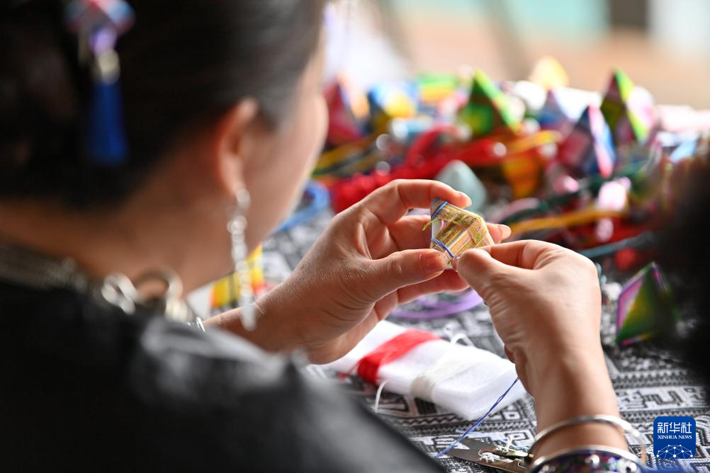 广西三江:绽放指尖的侗族吉祥花