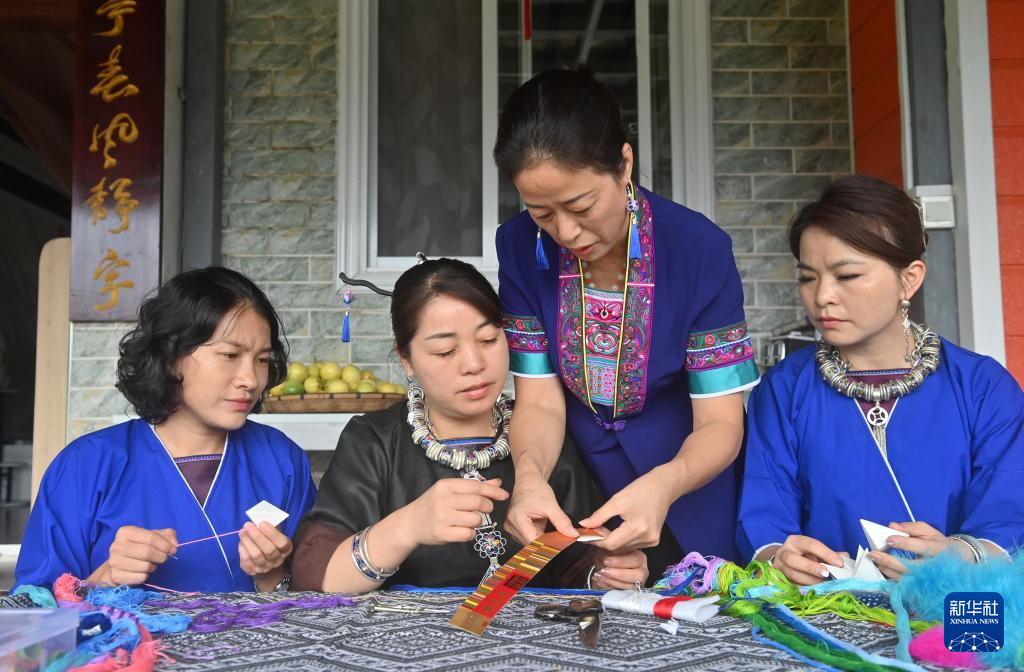 广西三江:绽放指尖的侗族吉祥花