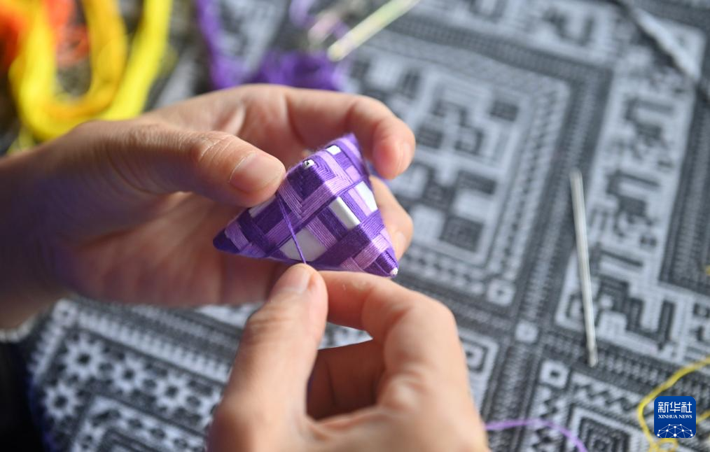 广西三江:绽放指尖的侗族吉祥花