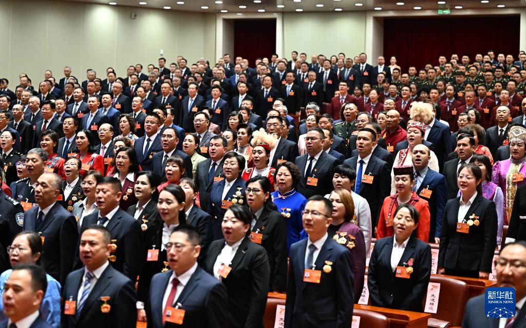 新疆维吾尔自治区成立70周年庆祝大会隆重举行