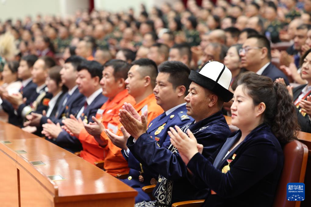 新疆维吾尔自治区成立70周年庆祝大会隆重举行