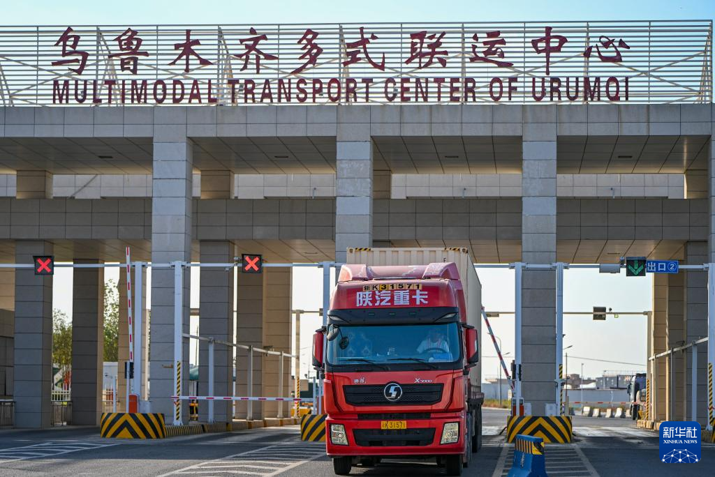 潮涌新疆70年 丝路新程：立体通道联通亚欧