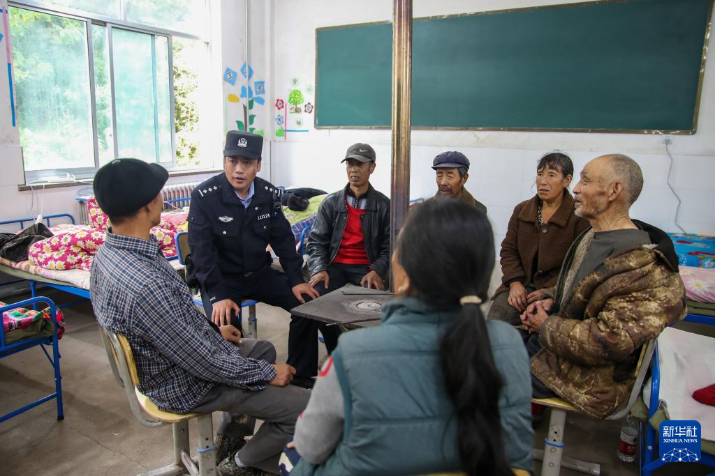 甘肃漳县：震后群众安置及排险工作有序进行