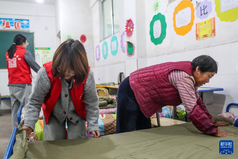 甘肃漳县：震后群众安置及排险工作有序进行