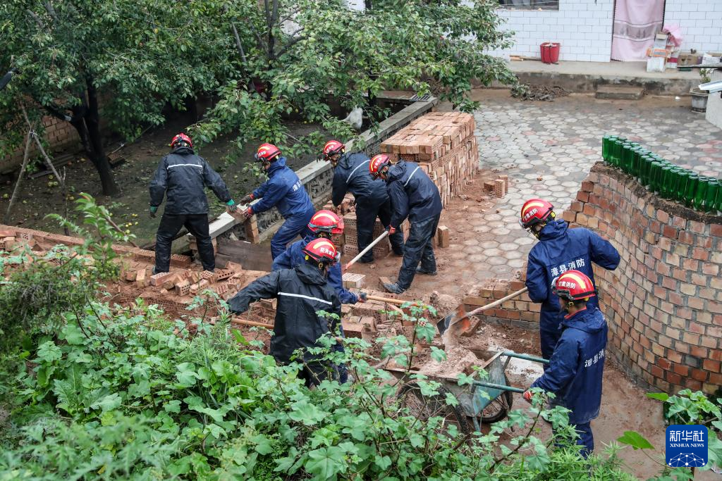 甘肃漳县：震后群众安置及排险工作有序进行