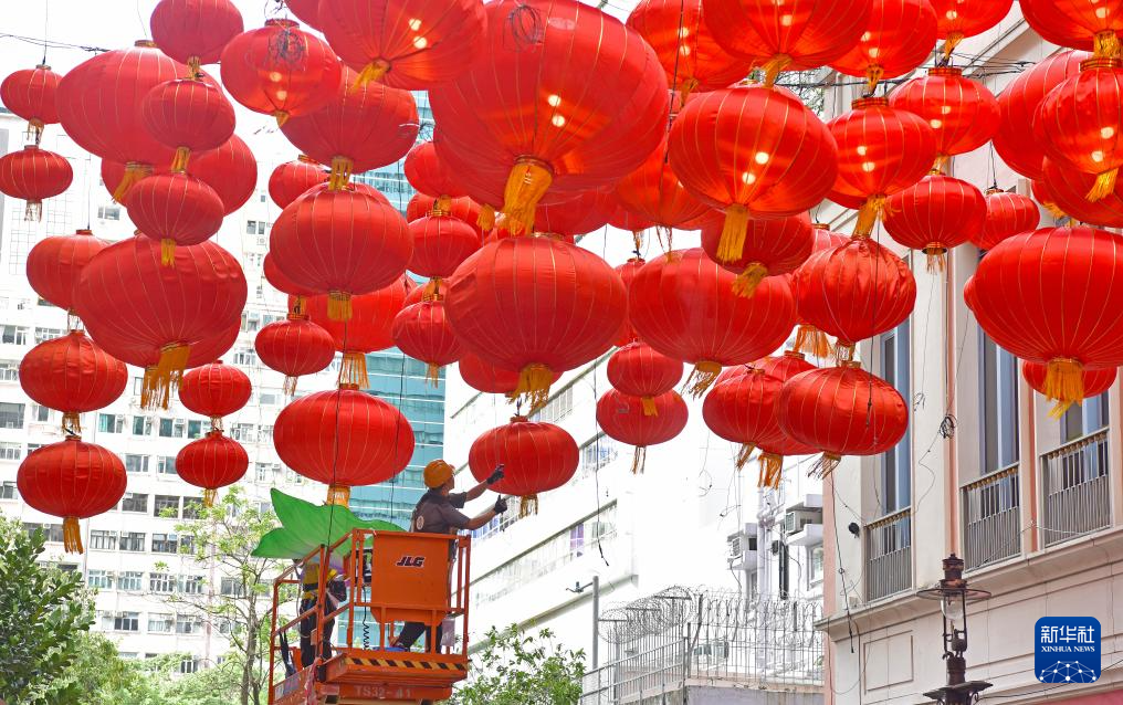 香港：彩灯迎双节