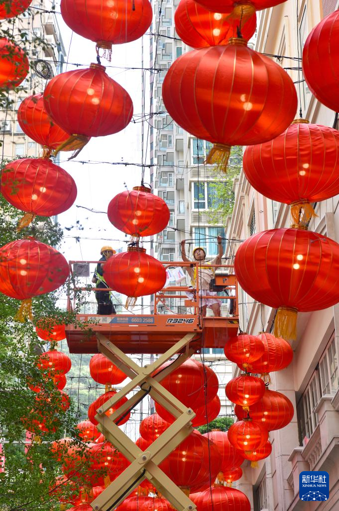 香港：彩灯迎双节