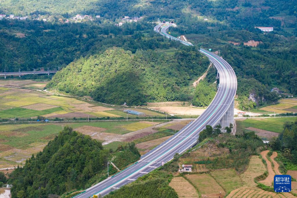 湖南桑龙高速建成通车