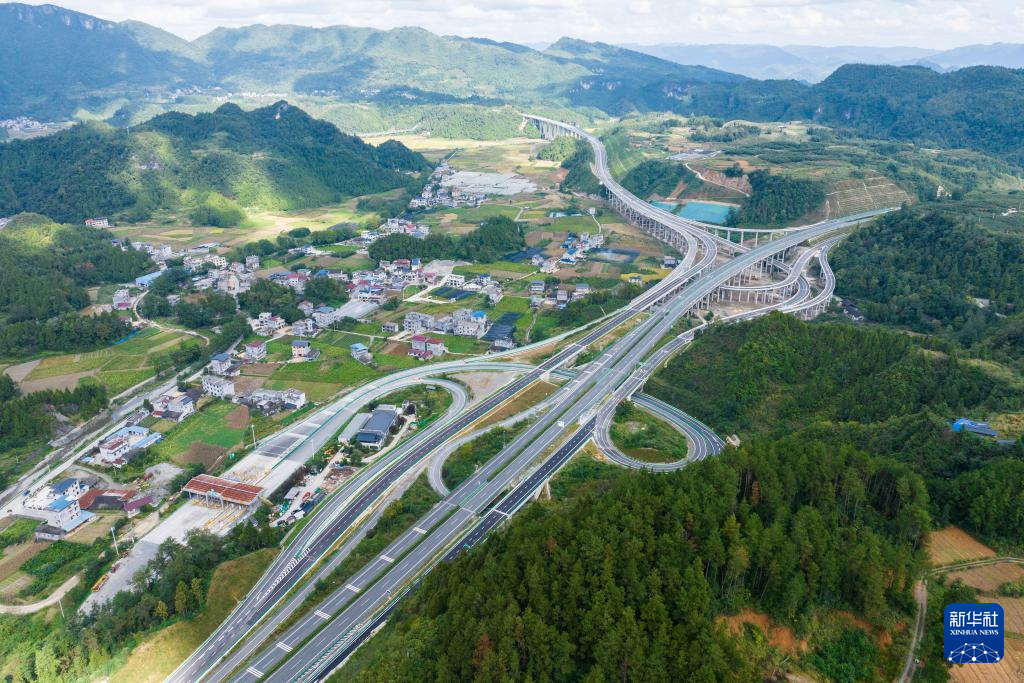 湖南桑龙高速建成通车