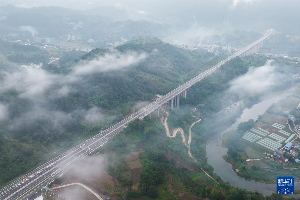湖南桑龙高速建成通车