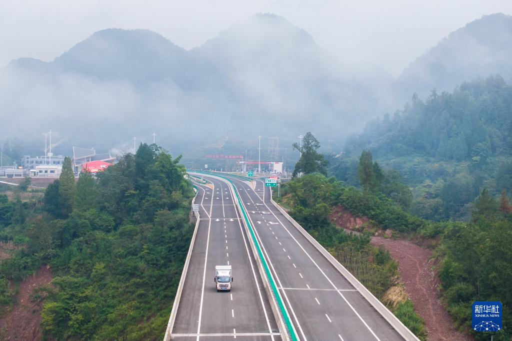 湖南桑龙高速建成通车