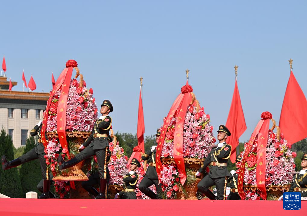 烈士纪念日向人民英雄敬献花篮仪式在京隆重举行
