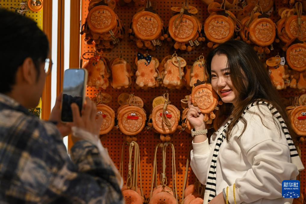 新疆国际大巴扎游人如织