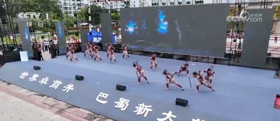“传统文化+沉浸体验”点燃假日热情 多元化文旅场景激发消费热潮