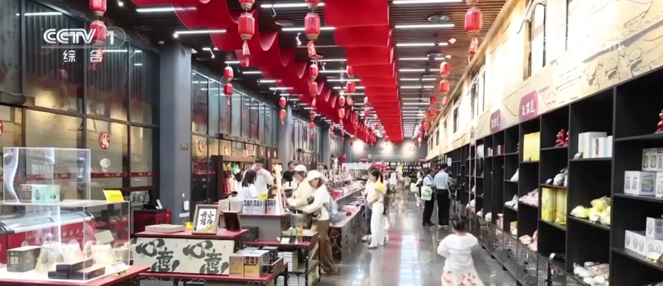 “传统文化+沉浸体验”点燃假日热情 多元化文旅场景激发消费热潮