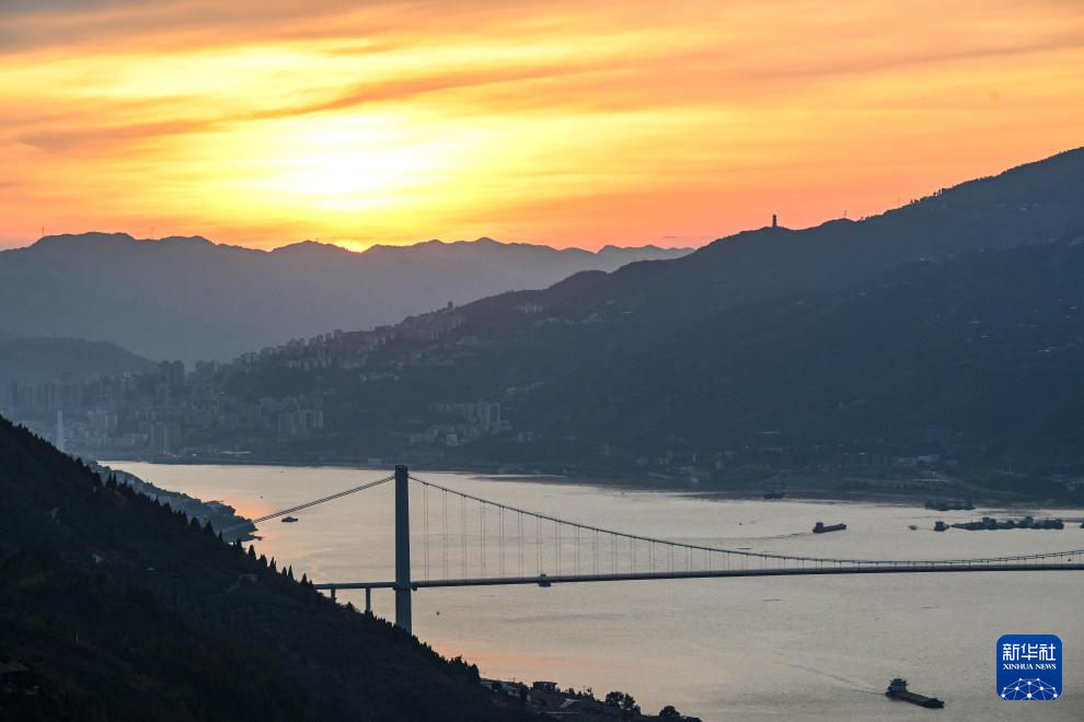 瞿塘峡夕照