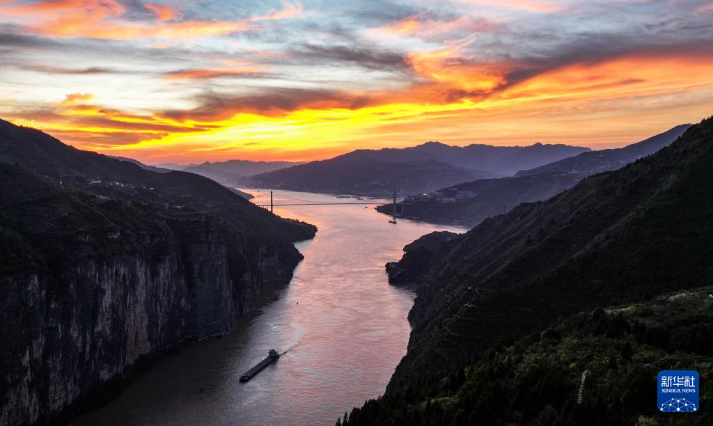瞿塘峡夕照