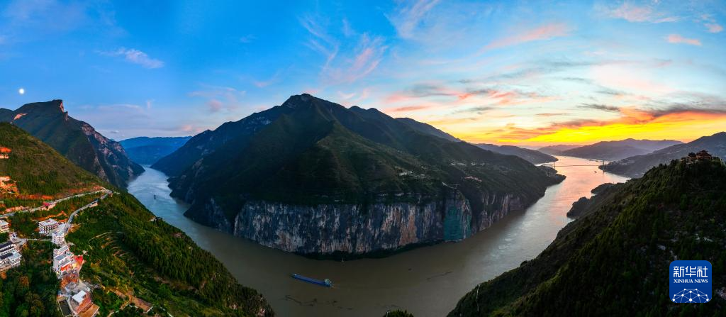瞿塘峡夕照