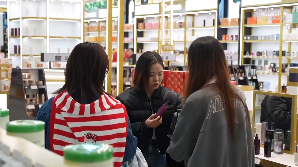 国庆中秋假期 中哈霍尔果斯国际边境合作中心迎来购物潮