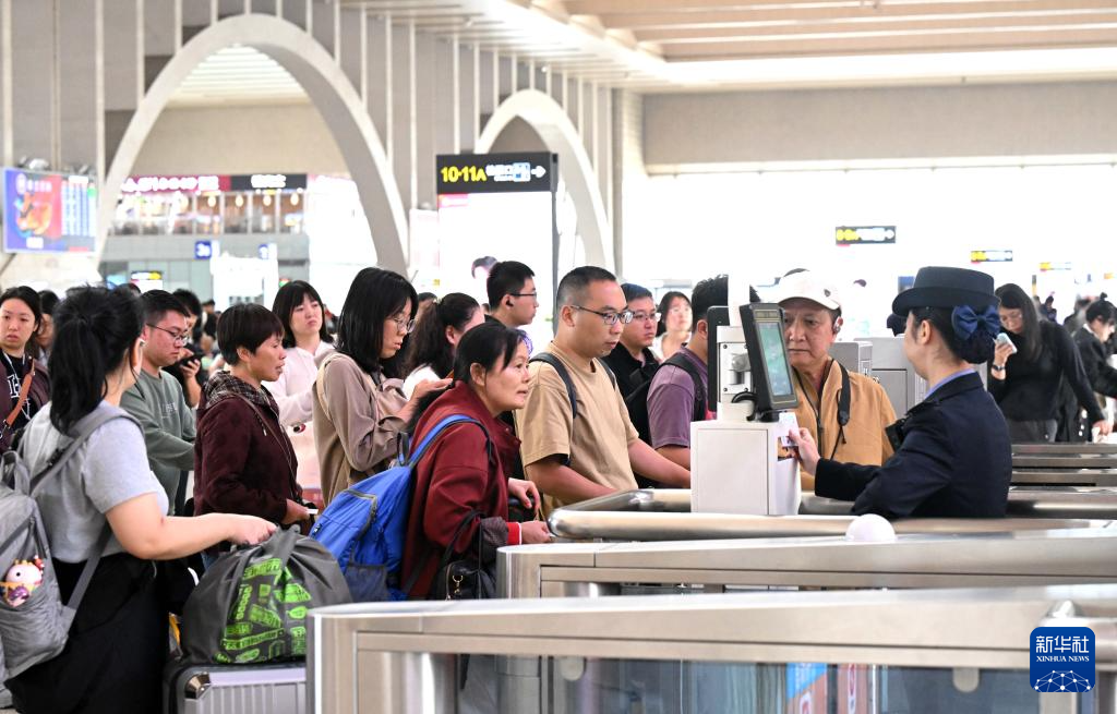 长假返程客流攀升