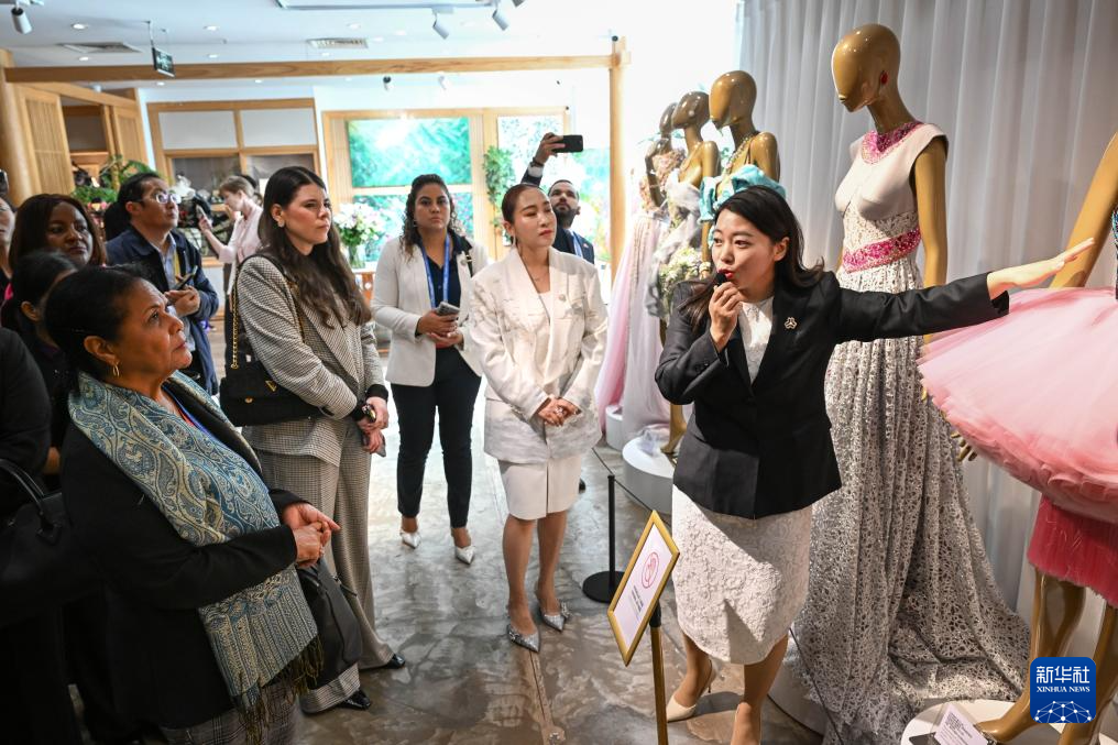 全球妇女峰会丨嘉宾参访秀水街大厦