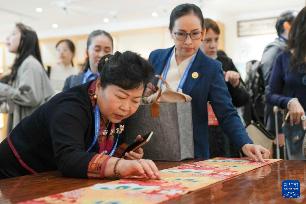 全球妇女峰会丨嘉宾参访秀水街大厦