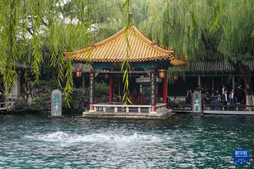 山东济南：群泉奔涌