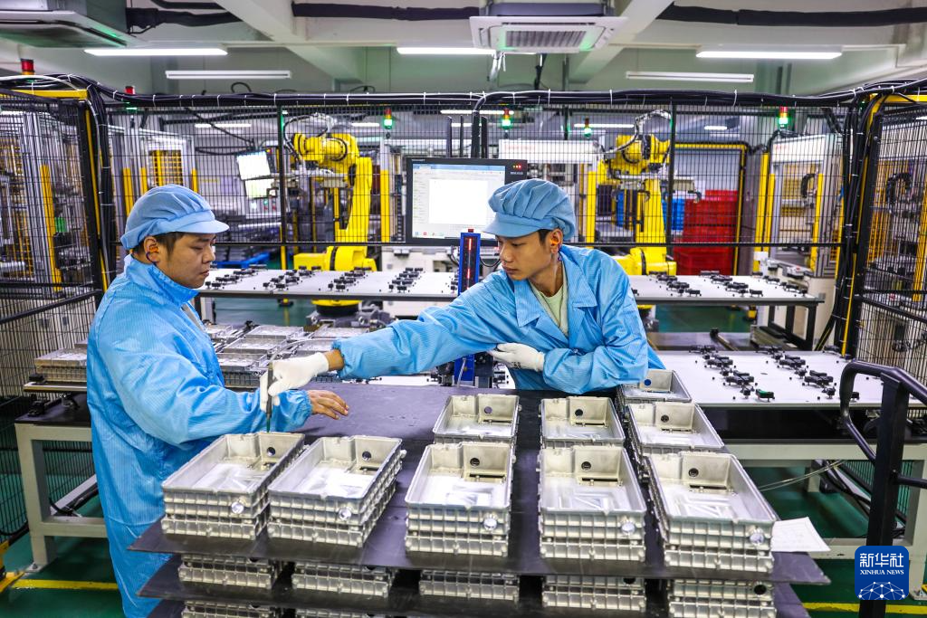 浙江宁波：制造业企业生产忙