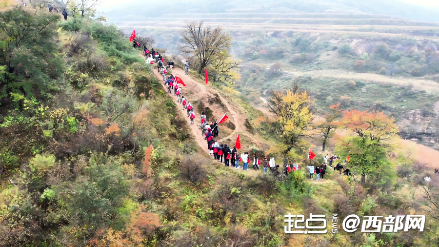 重走长征路的青年,在追寻什么?