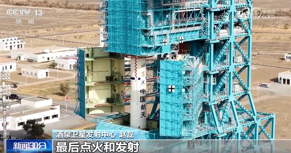 状态良好、“飞天”在即！神舟二十一号船箭组合体转运至发射区