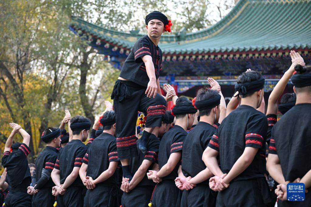 民族舞蹈添活力 乌鲁木齐快闪互动乐不停