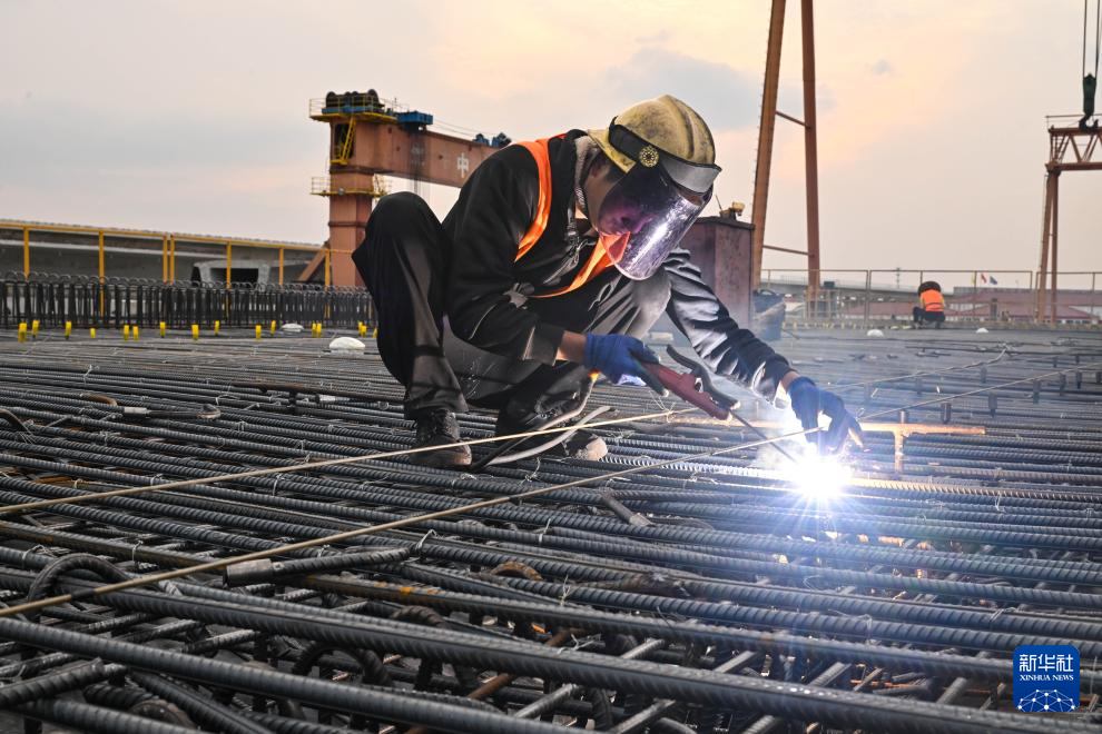 沪渝蓉高铁沪宁段箱梁预制忙