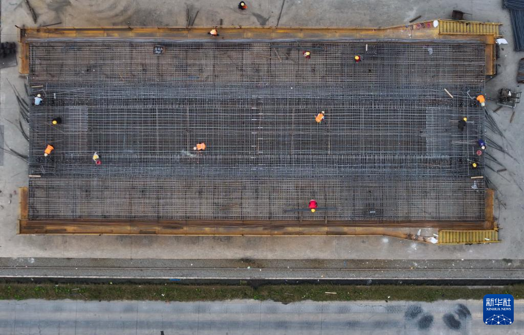 沪渝蓉高铁沪宁段箱梁预制忙