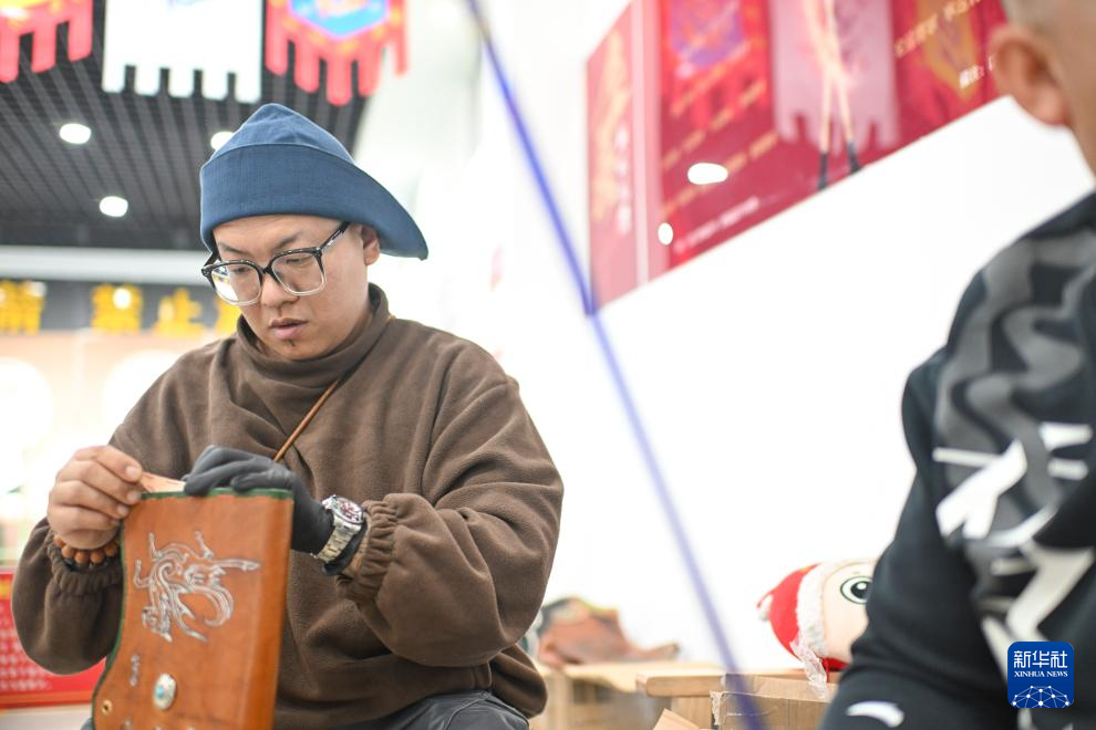 新时代中国调研行之文化中华丨“神箭手”吴俊亮:从冠军靶位到传承舞台