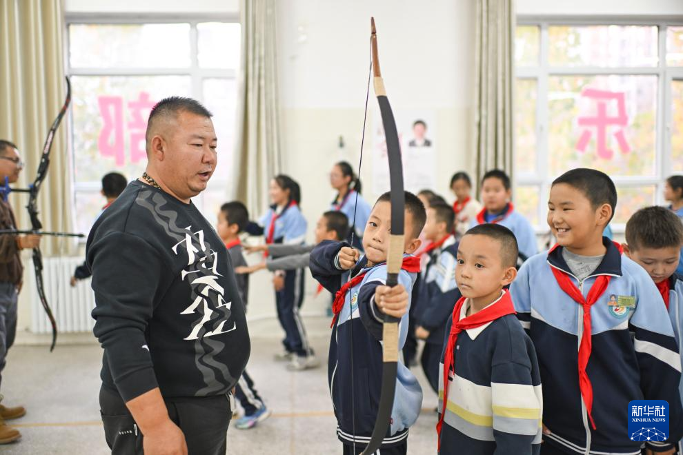 新时代中国调研行之文化中华丨“神箭手”吴俊亮:从冠军靶位到传承舞台