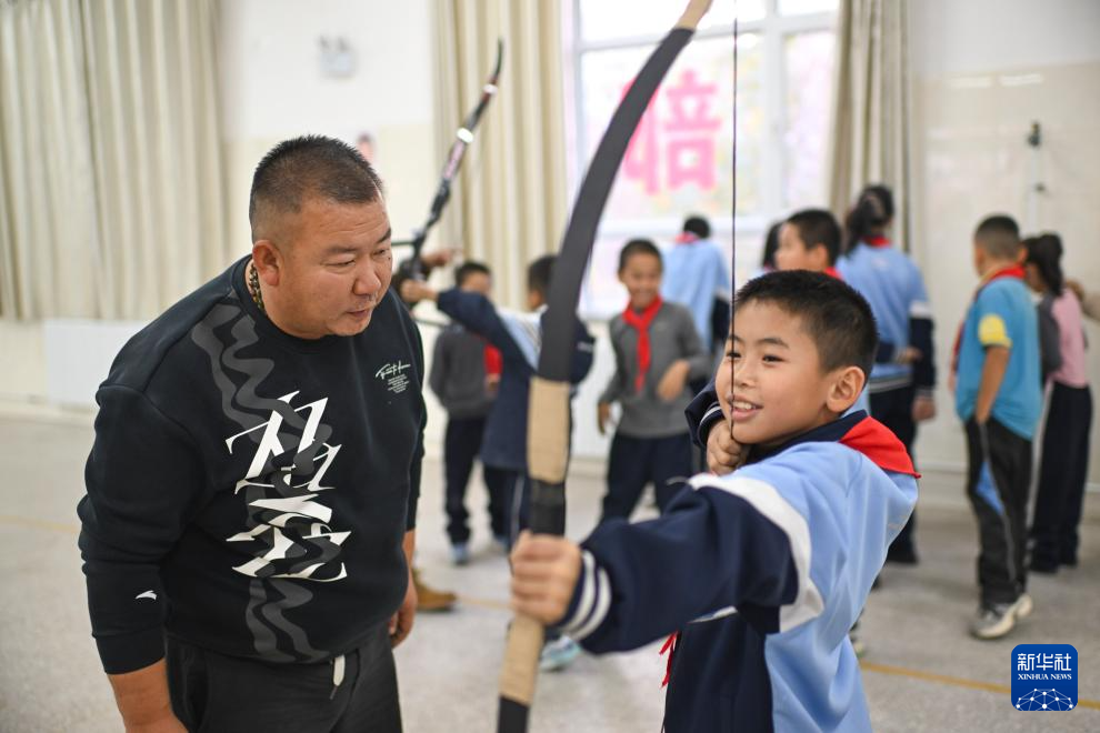 新时代中国调研行之文化中华丨“神箭手”吴俊亮:从冠军靶位到传承舞台