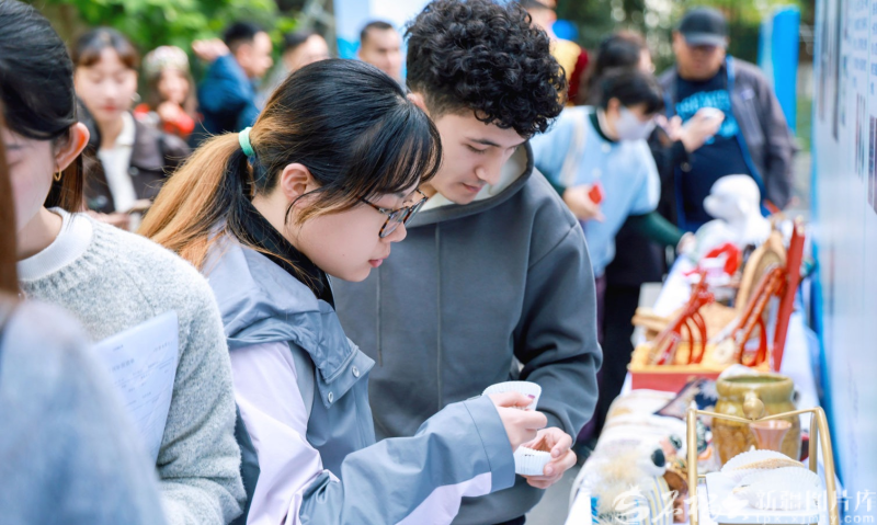一场跨越千里的“双向奔赴” 南京师范大学新疆文化集市火热开集