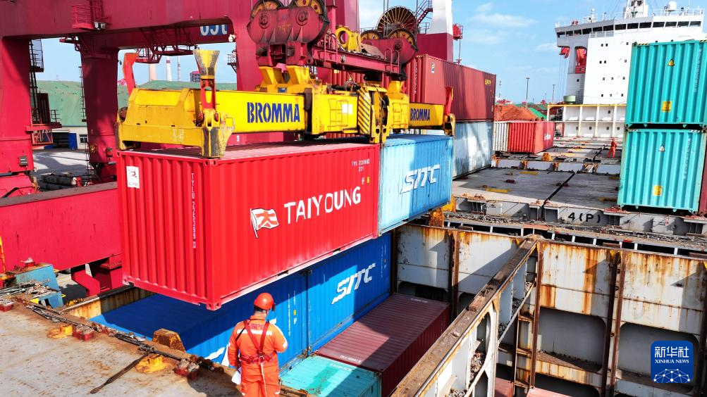 山东港口青岛港:搭建中日韩海上物流大通道