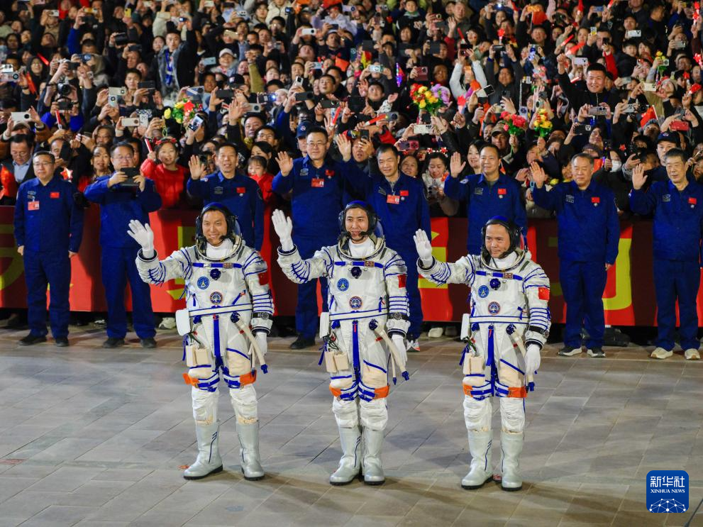 神舟二十一号航天员乘组出征仪式在酒泉卫星发射中心举行